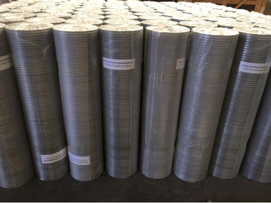 WELDED WIRE MESH LOADING TO CONTAINER