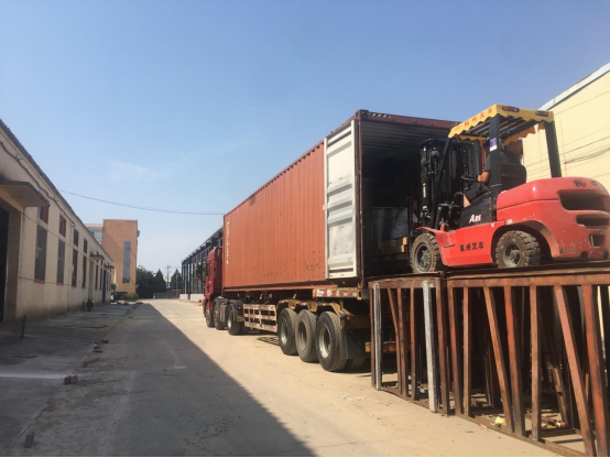 WELDED WIRE MESH LOADING TO CONTAINER